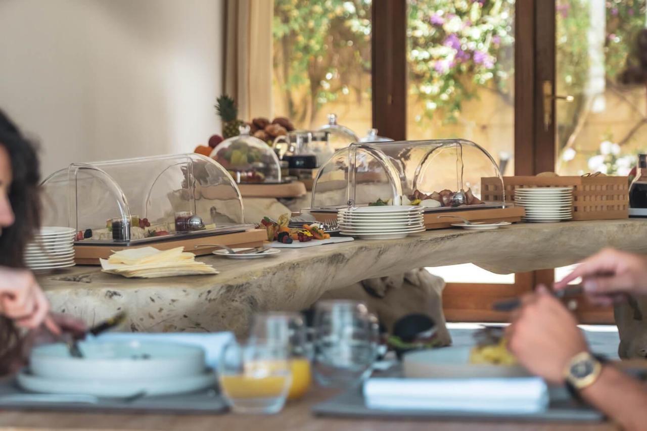 La Suera San Pantaleo Hotel Ngoại thất bức ảnh