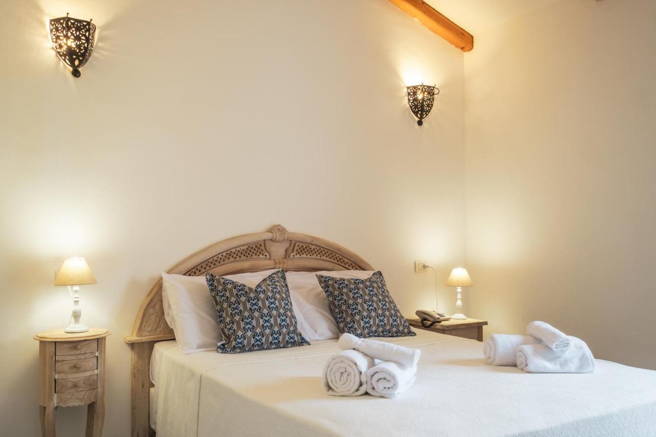 La Suera San Pantaleo Hotel Ngoại thất bức ảnh