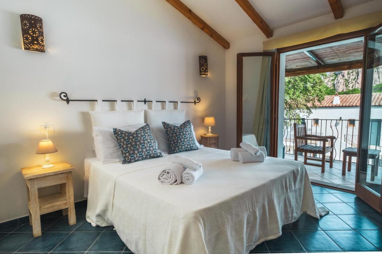 La Suera San Pantaleo Hotel Ngoại thất bức ảnh