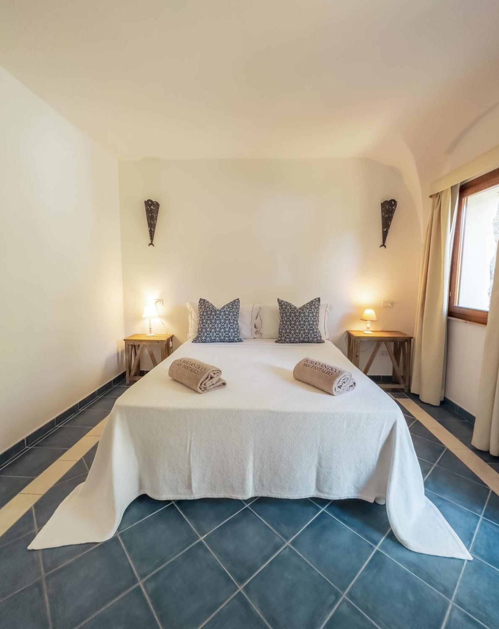 La Suera San Pantaleo Hotel Ngoại thất bức ảnh