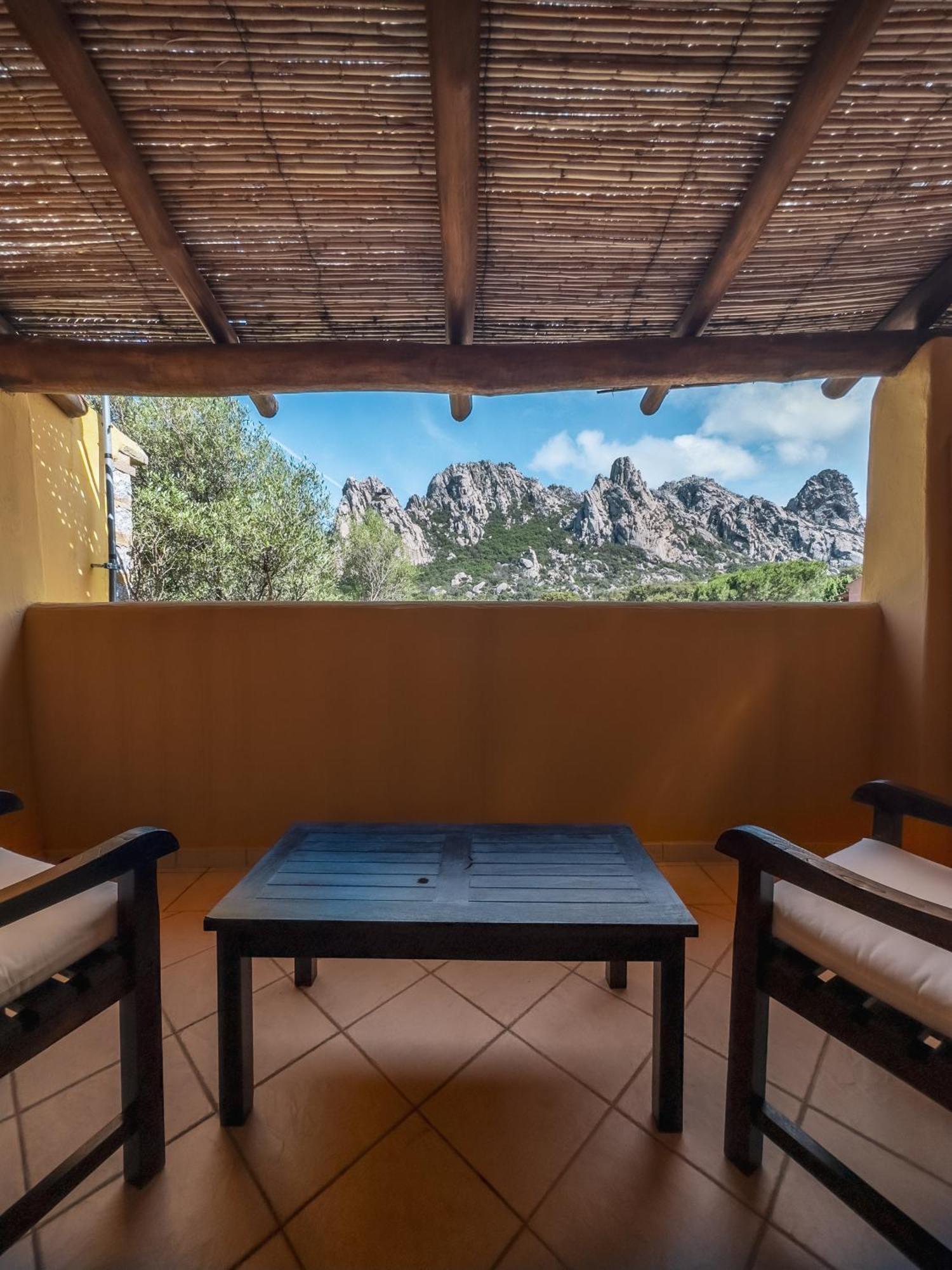 La Suera San Pantaleo Hotel Ngoại thất bức ảnh